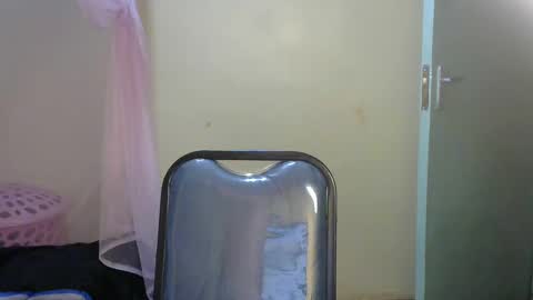 Snapshot of prettyelli chatting on 12/01/24, 04:51 Elii online show from 12/01/24, 04:51