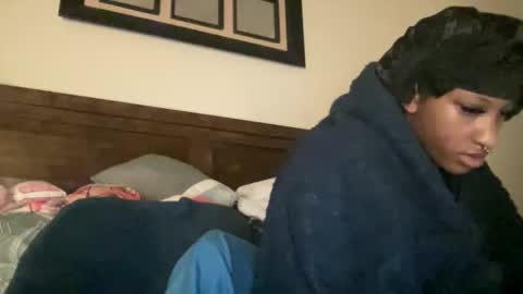 Snapshot of prettyfacefemale chatting on 04/15/26, 07:43 prettyfacefemale online show from 04/15/26, 07:43