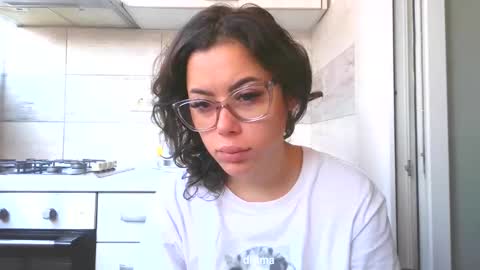 prettyjulliette online show from 10/21/25, 09:32