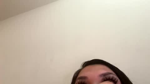 prettylatinamomma01 online show from 02/04/26, 06:47