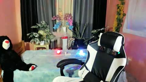 Snapshot of prettylexxxa chatting on 10/01/25, 04:13 goddess lexxa online show from 10/01/25, 04:13