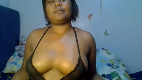 prettymel_ online show from 01/12/26, 06:46