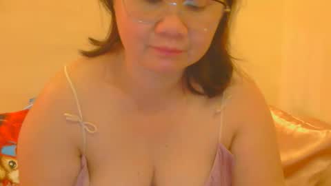 Snapshot of prettynhing chatting on 04/24/26, 10:56 Nhing online show from 04/24/26, 10:56