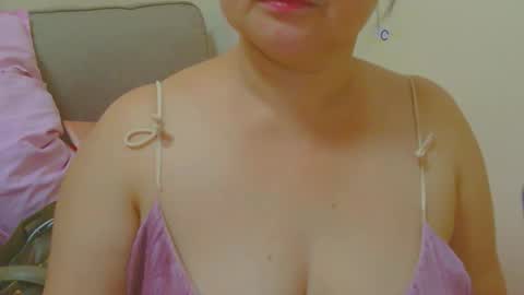Snapshot of prettynhing chatting on 05/05/26, 02:03 Nhing online show from 05/05/26, 02:03