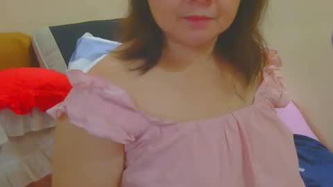 Snapshot of prettynhing chatting on 05/24/26, 02:44 Nhing online show from 05/24/26, 02:44