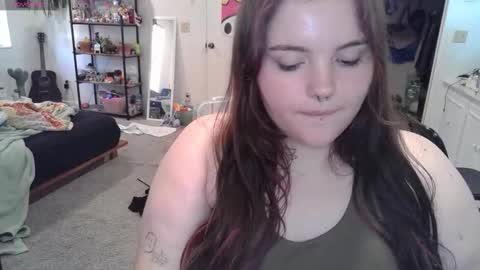 pretttypearl online show from 10/25/25, 08:58