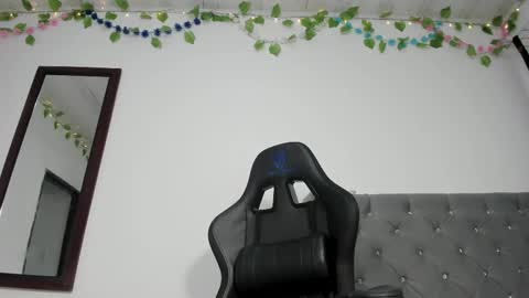 Laura  Onlyfans   40OFF online show from 02/07/26, 12:20