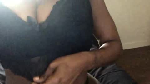 Snapshot of prettypinkpussy615 chatting on 11/25/25, 08:09 prettypinkpussy615 online show from 11/25/25, 08:09