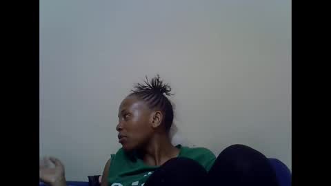 Snapshot of prettyqueenn1 chatting on 12/05/24, 12:11 sharon online show from 12/05/24, 12:11