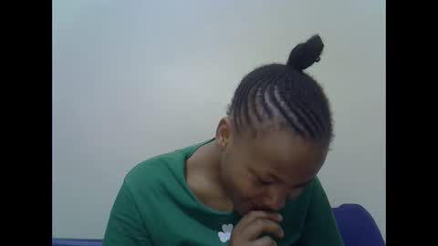 Snapshot of prettyqueenn1 chatting on 12/08/24, 03:32 sharon online show from 12/08/24, 03:32