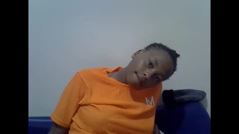 Snapshot of prettyqueenn1 chatting on 12/17/24, 08:01 sharon online show from 12/17/24, 08:01