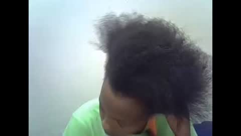 Snapshot of prettyqueenn1 chatting on 12/27/24, 02:22 sharon online show from 12/27/24, 02:22