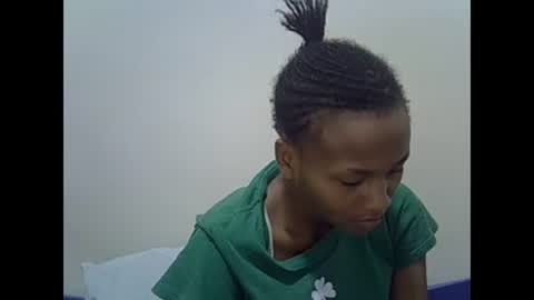 Snapshot of prettyqueenn1 chatting on 02/17/25, 04:04 sharon online show from 02/17/25, 04:04