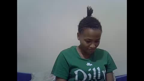 Snapshot of prettyqueenn1 chatting on 02/17/25, 07:10 sharon online show from 02/17/25, 07:10