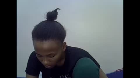 Snapshot of prettyqueenn1 chatting on 02/24/25, 05:22 sharon online show from 02/24/25, 05:22