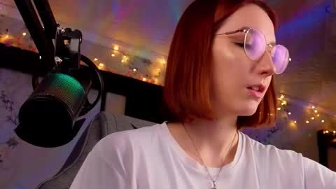 Mila -NONUDE MODEL online show from 12/17/25, 07:58