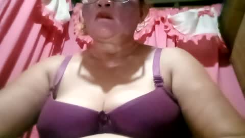 Snapshot of prettyrose01 chatting on 07/04/26, 01:50 prettyrose01 online show from 07/04/26, 01:50