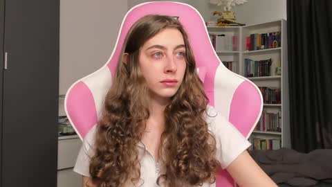 Sophie  next stream will be at Monday  i will wait you guys  online show from 06/05/26, 06:52
