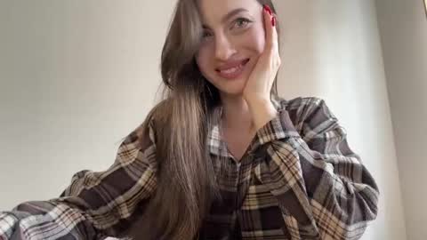 Snapshot of prettyyy_angel chatting on 04/21/26, 10:21 prettyyy_angel online show from 04/21/26, 10:21