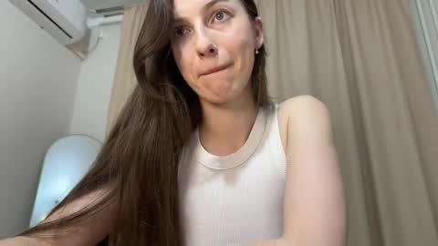 Snapshot of prettyyy_angel chatting on 05/17/26, 07:10 prettyyy_angel online show from 05/17/26, 07:10