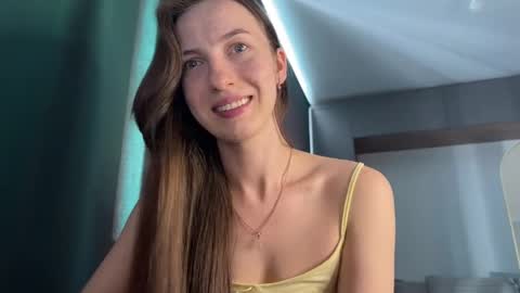 Snapshot of prettyyy_angel chatting on 06/04/26, 02:01 prettyyy_angel online show from 06/04/26, 02:01