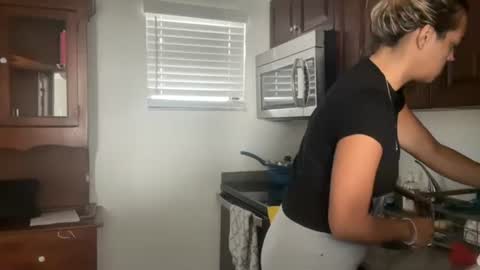 Snapshot of prettyyykittyyy22 chatting on 09/23/25, 03:26 prettyyykittyyy22 online show from 09/23/25, 03:26