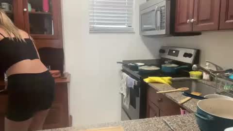 Snapshot of prettyyykittyyy22 chatting on 10/16/25, 07:48 prettyyykittyyy22 online show from 10/16/25, 07:48