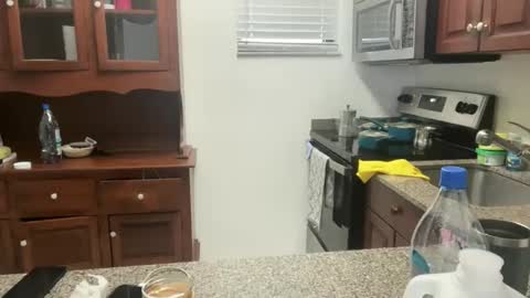 Snapshot of prettyyykittyyy22 chatting on 10/27/25, 02:21 prettyyykittyyy22 online show from 10/27/25, 02:21