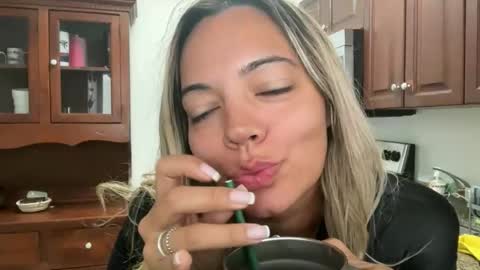 Snapshot of prettyyykittyyy22 chatting on 11/01/25, 04:31 prettyyykittyyy22 online show from 11/01/25, 04:31