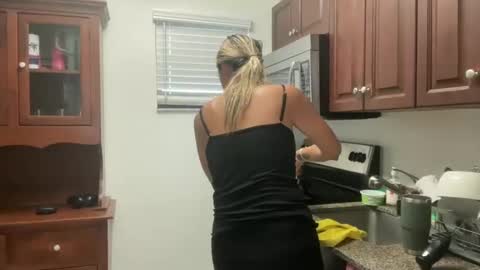 Snapshot of prettyyykittyyy22 chatting on 11/13/25, 05:56 prettyyykittyyy22 online show from 11/13/25, 05:56