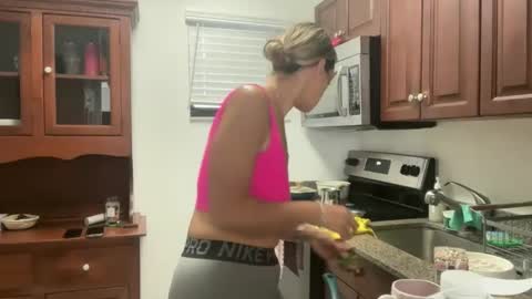 Snapshot of prettyyykittyyy22 chatting on 01/14/26, 08:36 prettyyykittyyy22 online show from 01/14/26, 08:36