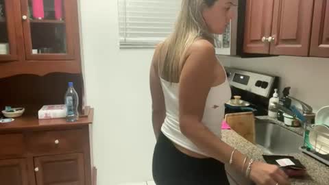 Snapshot of prettyyykittyyy22 chatting on 02/11/26, 10:37 prettyyykittyyy22 online show from 02/11/26, 10:37