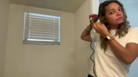 Snapshot of prettyyykittyyy22 chatting on 02/13/26, 05:31 prettyyykittyyy22 online show from 02/13/26, 05:31