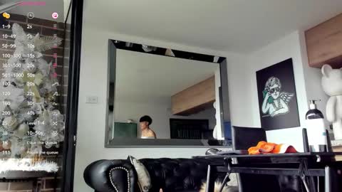 Snapshot of pretur_crubaa chatting on 12/15/25, 01:15 PRETUR online show from 12/15/25, 01:15