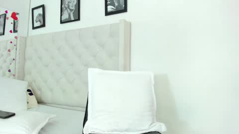 Mia Villany  online show from 04/06/26, 12:39