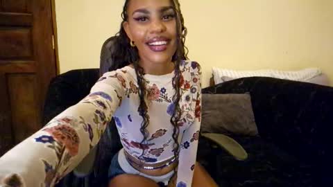 Snapshot of priceless_sexy chatting on 03/13/26, 11:33 priceless_sexy online show from 03/13/26, 11:33