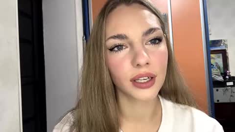 Snapshot of pricillahoinacki chatting on 11/14/25, 07:01 Amelia online show from 11/14/25, 07:01