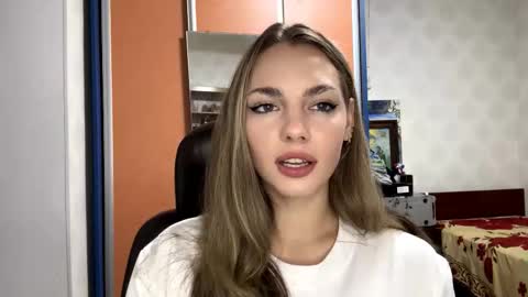 Snapshot of pricillahoinacki chatting on 11/15/25, 07:43 Amelia online show from 11/15/25, 07:43