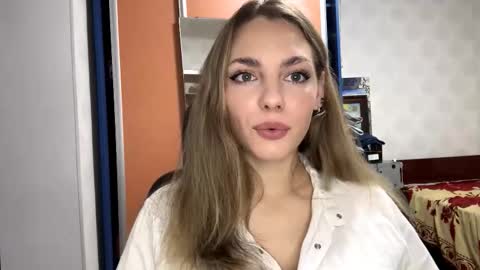 Snapshot of pricillahoinacki chatting on 11/20/25, 06:29 Amelia online show from 11/20/25, 06:29