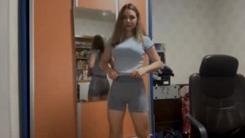 Snapshot of pricillahoinacki chatting on 11/28/25, 04:42 Amelia online show from 11/28/25, 04:42