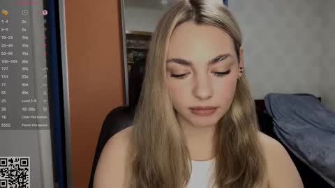 Snapshot of pricillahoinacki chatting on 12/18/25, 06:58 Amelia online show from 12/18/25, 06:58