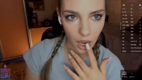 Snapshot of pricillahoinacki chatting on 01/10/26, 06:31 Amelia online show from 01/10/26, 06:31