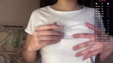 Snapshot of pricillahoinacki chatting on 06/17/26, 10:50 Amelia online show from 06/17/26, 10:50