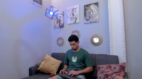 prince_arthur77 online show from 02/13/25, 12:43