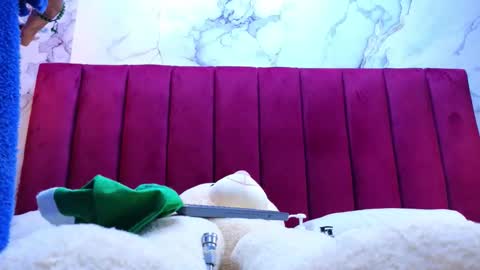 Snapshot of prince_poppy_ chatting on 12/21/25, 04:25 PRINCEPOPPY online show from 12/21/25, 04:25