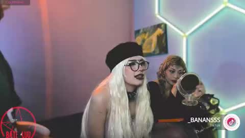 Beth   online show from 10/20/25, 04:02