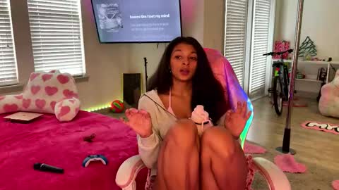 Snapshot of princess_cece chatting on 11/21/25, 03:22 Cece NEXT LIVESTREAM -- DEC. 4th 7 PM CST online show from 11/21/25, 03:22