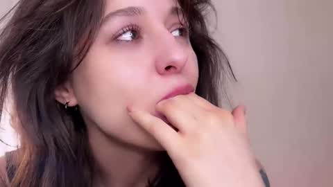 Snapshot of princess_euphoria chatting on 12/12/24, 02:33 Kristina online show from 12/12/24, 02:33