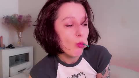 Snapshot of princess_euphoria chatting on 02/18/25, 05:31 Kristina online show from 02/18/25, 05:31