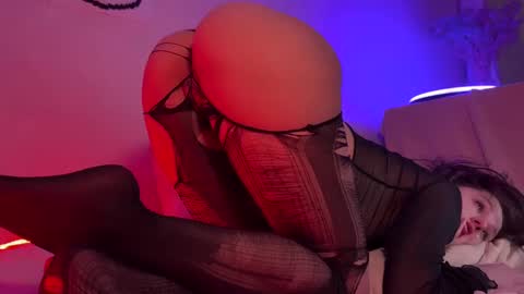 Snapshot of princess_euphoria chatting on 03/06/25, 04:30 Kristina online show from 03/06/25, 04:30